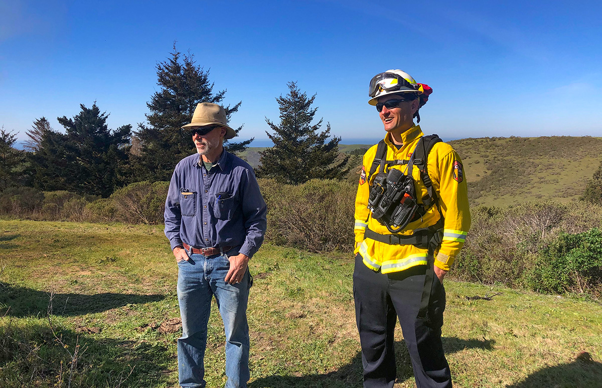 TomKat Ranch Manager Mark Biaggi observing the burn with Cal Fire Captain Ethan Petersen. Photo credit: Wendy Millet