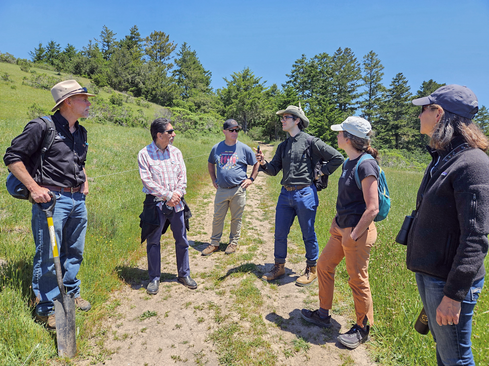 Professors and students from Stanford University’s Biology/Earth Systems course titled Ecology and Natural History of the Jasper Ridge Biological Preserve ‘Ootchamin ‘Ooyakma (JRBPOO) visited TomKat Ranch